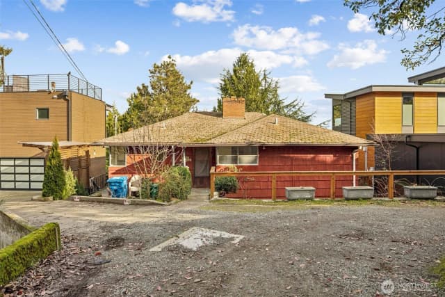 Property photo for 2409 Boyer Avenue E, Seattle photo 4