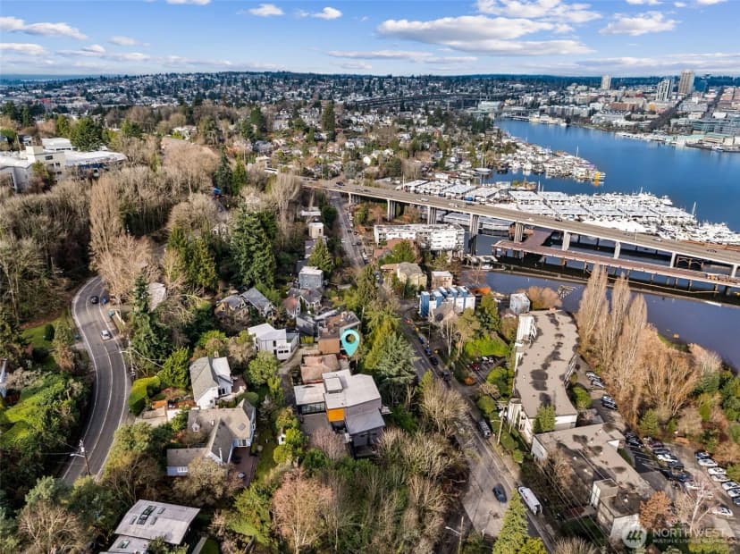 Property photo for 2409 Boyer Avenue E, Seattle photo 3