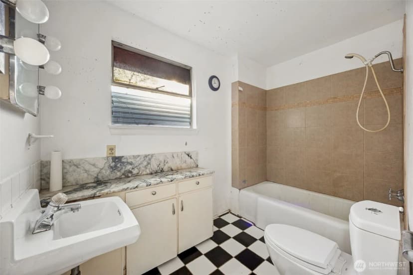 Property photo for 2409 Boyer Avenue E, Seattle photo 9