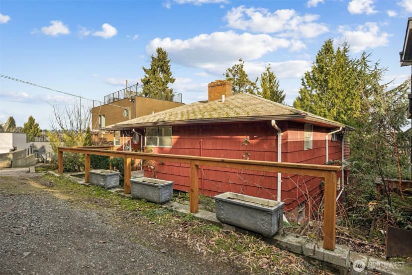 Property photo for 2409 Boyer Avenue E, Seattle photo 10