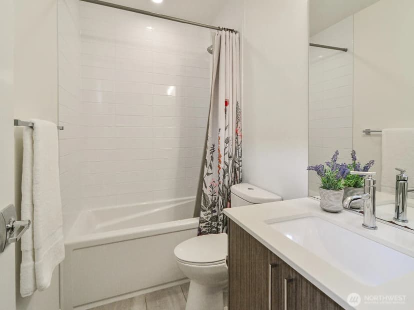 Property photo for 6539 4th Avenue Ne, Seattle photo 15