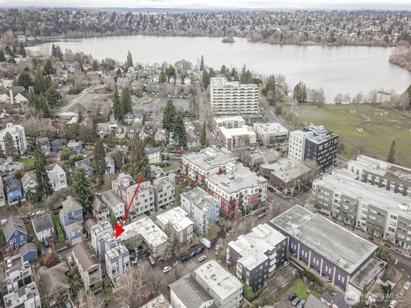Property photo for 6539 4th Avenue Ne, Seattle photo 5