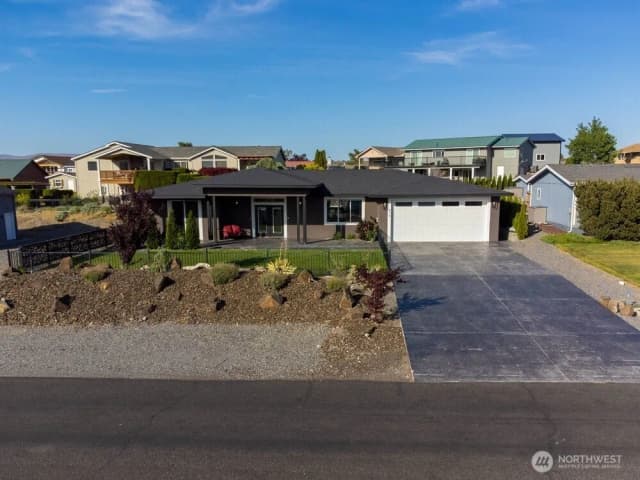 Property photo for 419 Edgewater Way Sw, Mattawa photo 2