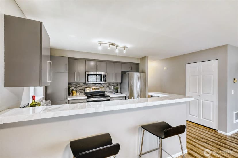Property photo for 10511 Midvale Avenue N #302, Seattle photo 8