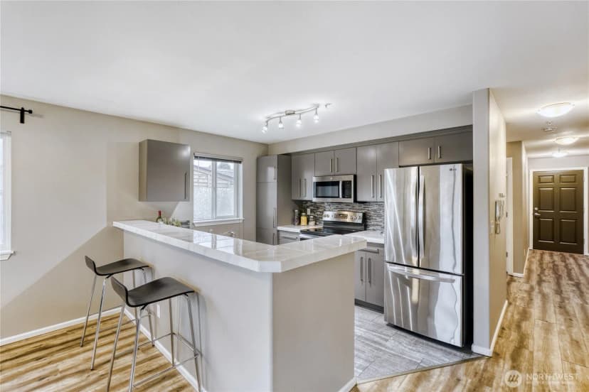 Property photo for 10511 Midvale Avenue N #302, Seattle photo 7