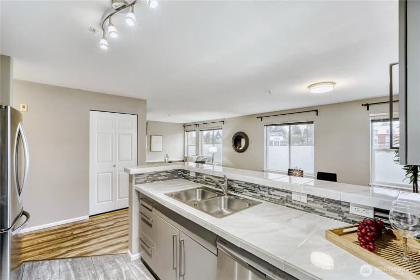 Property photo for 10511 Midvale Avenue N #302, Seattle photo 11