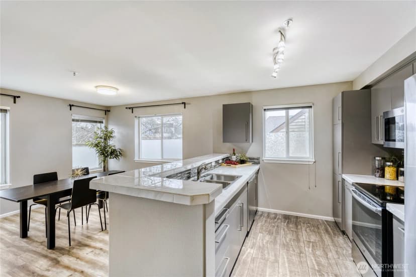 Property photo for 10511 Midvale Avenue N #302, Seattle photo 12