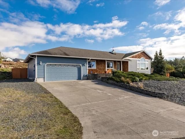 Property photo for 670 El Prado Avenue, Coupeville