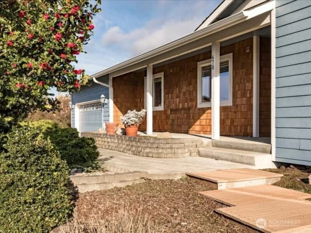 Property photo for 670 El Prado Avenue, Coupeville photo 4