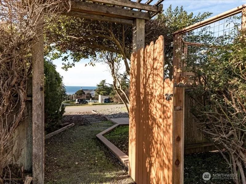 Property photo for 670 El Prado Avenue, Coupeville photo 26