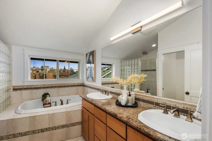 Property photo for 310 W Lee Street, Seattle photo 18