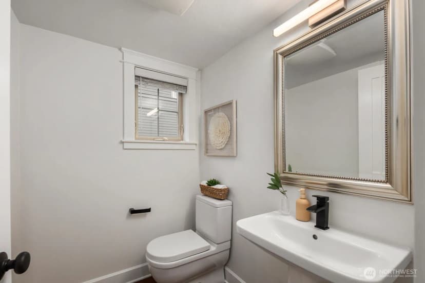 Property photo for 310 W Lee Street, Seattle photo 15