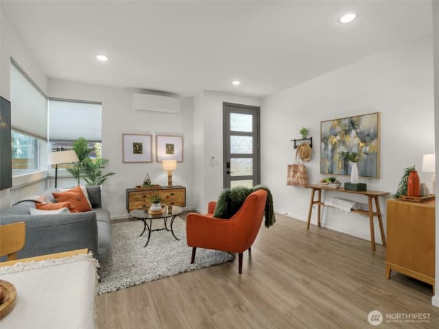 Property photo for 541 S Cloverdale St #b, Seattle photo 2