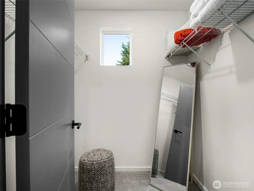 Property photo for 541 S Cloverdale St #b, Seattle photo 22