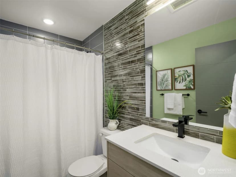Property photo for 541 S Cloverdale St #b, Seattle photo 15