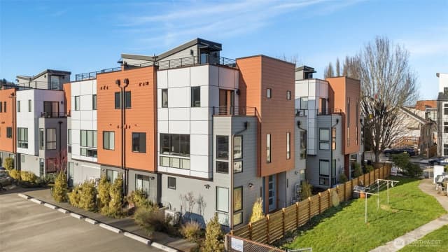 Property photo for 541 S Cloverdale St #b, Seattle photo 4