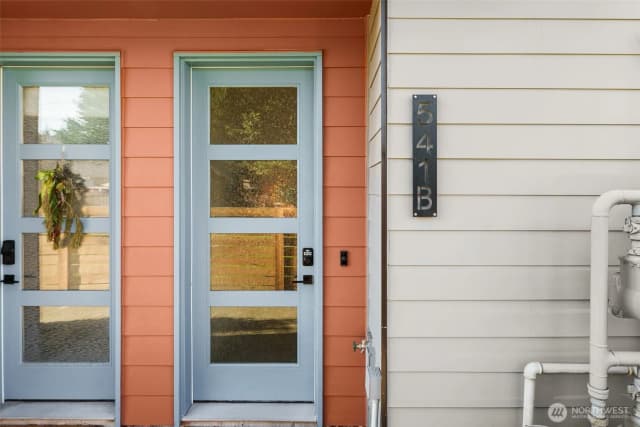 Property photo for 541 S Cloverdale St #b, Seattle photo 5