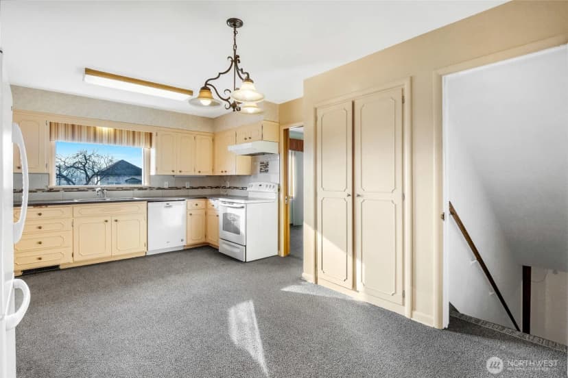 Property photo for 319 E 3rd Street, Lind photo 12