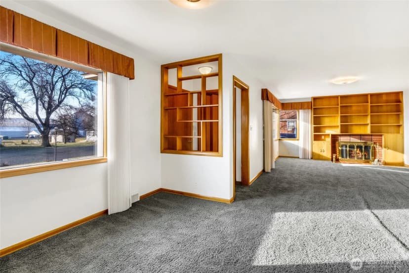 Property photo for 319 E 3rd Street, Lind photo 7