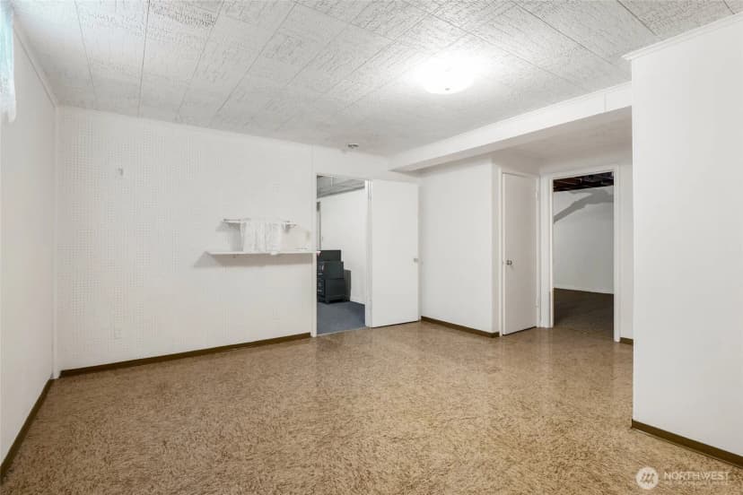 Property photo for 319 E 3rd Street, Lind photo 31