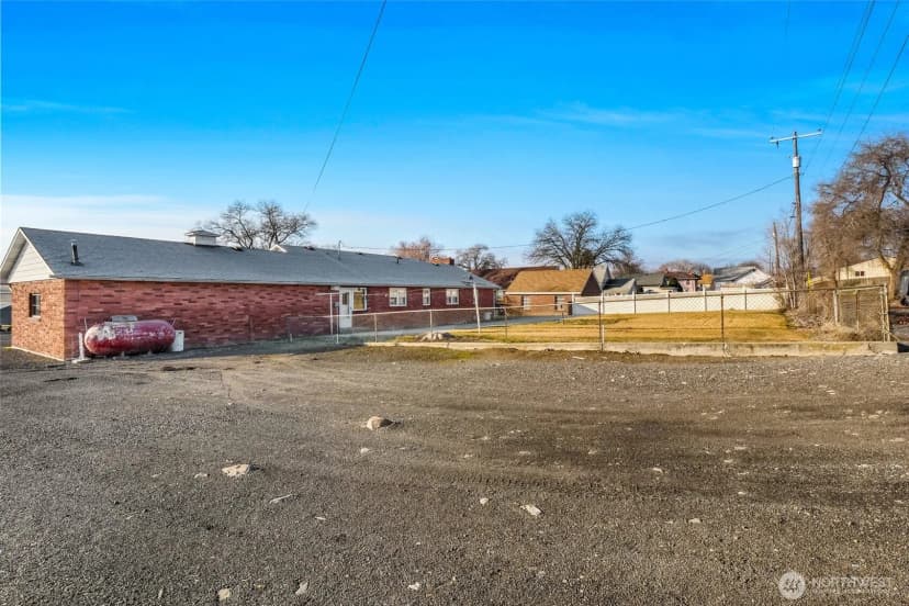 Property photo for 319 E 3rd Street, Lind photo 3