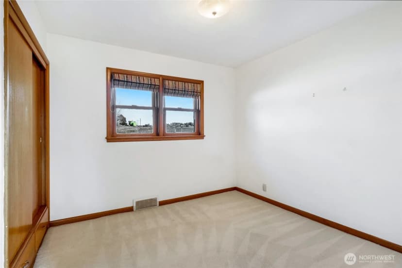 Property photo for 319 E 3rd Street, Lind photo 22