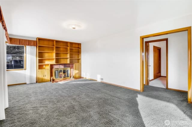 Property photo for 319 E 3rd Street, Lind photo 5