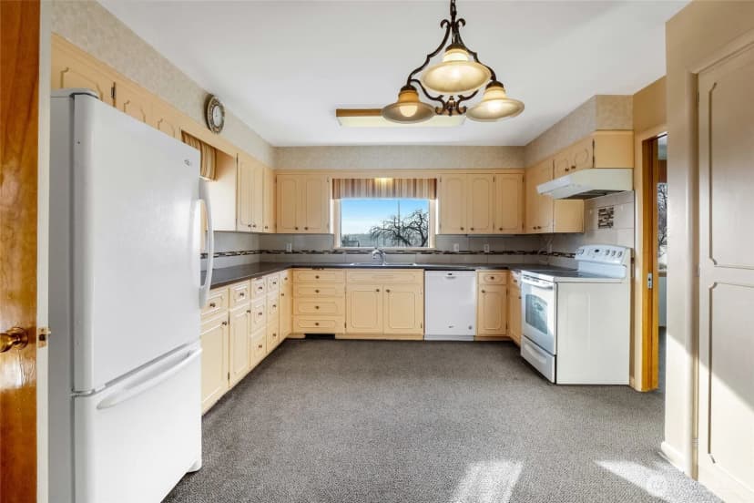 Property photo for 319 E 3rd Street, Lind photo 11