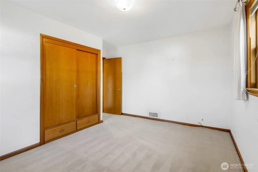 Property photo for 319 E 3rd Street, Lind photo 21