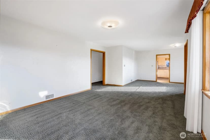 Property photo for 319 E 3rd Street, Lind photo 8