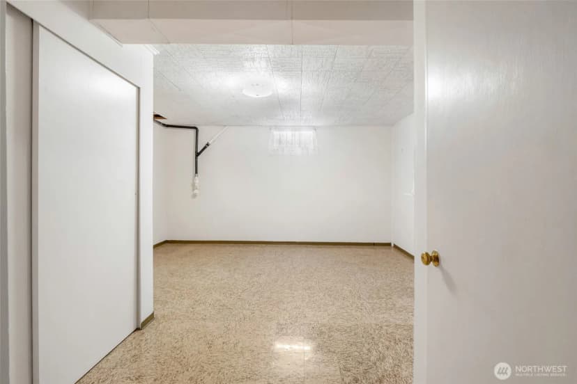 Property photo for 319 E 3rd Street, Lind photo 32