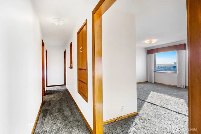 Property photo for 319 E 3rd Street, Lind photo 24