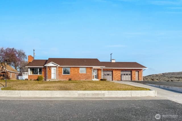 Property photo for 319 E 3rd Street, Lind