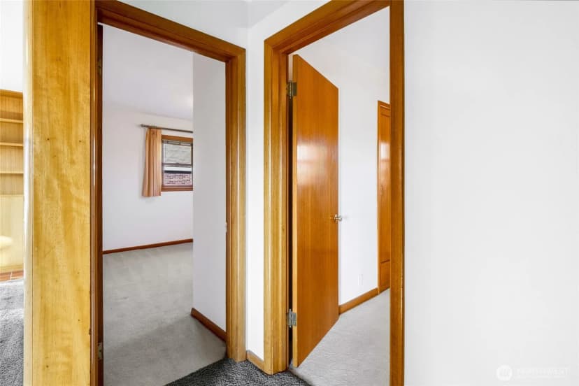 Property photo for 319 E 3rd Street, Lind photo 16