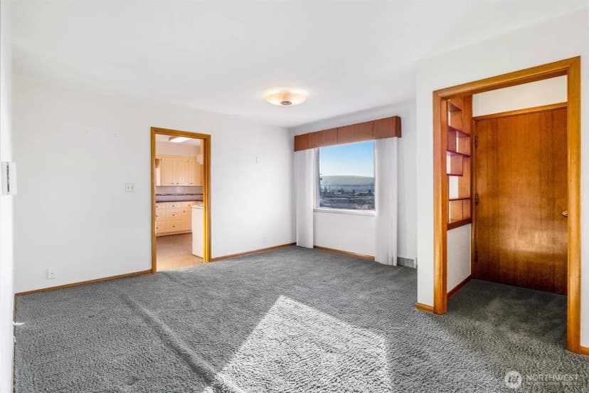Property photo for 319 E 3rd Street, Lind photo 9