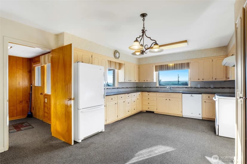 Property photo for 319 E 3rd Street, Lind photo 10