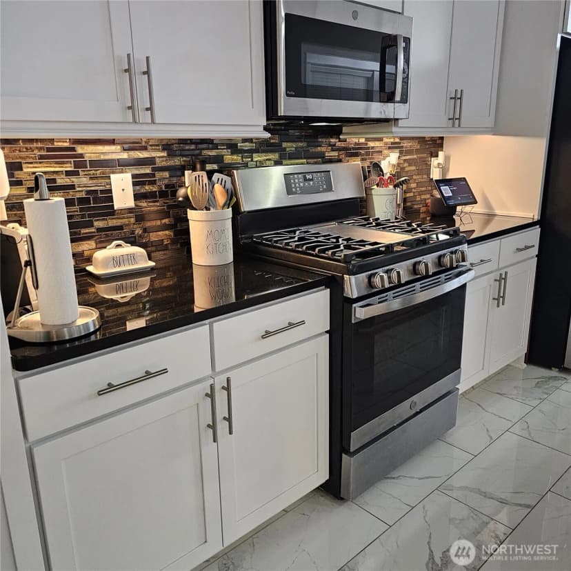 Property photo for 9527 Bowthorpe Street Se, Olympia photo 15