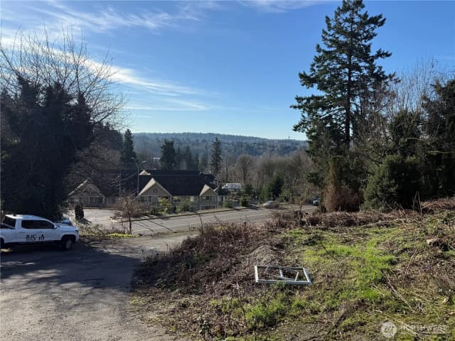 Property photo for 6800 S 133rd Street, Seattle photo 4