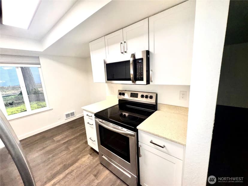 Property photo for 8637 Zircon Drive Sw #s2, Tacoma photo 9