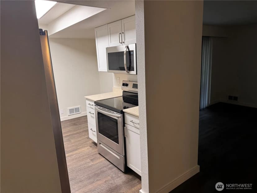 Property photo for 8637 Zircon Drive Sw #s2, Tacoma photo 7