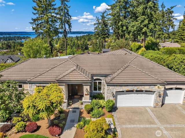 Property photo for 9234 Ne 25th Street, Clyde Hill photo 2