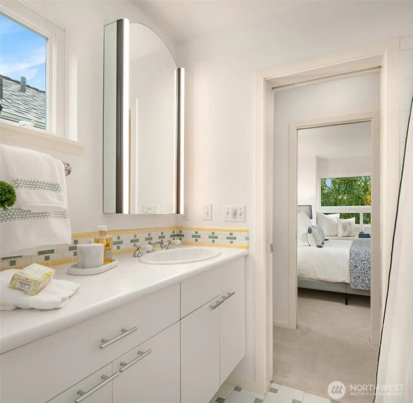 Property photo for 1929 42nd Avenue E #b, Seattle photo 11