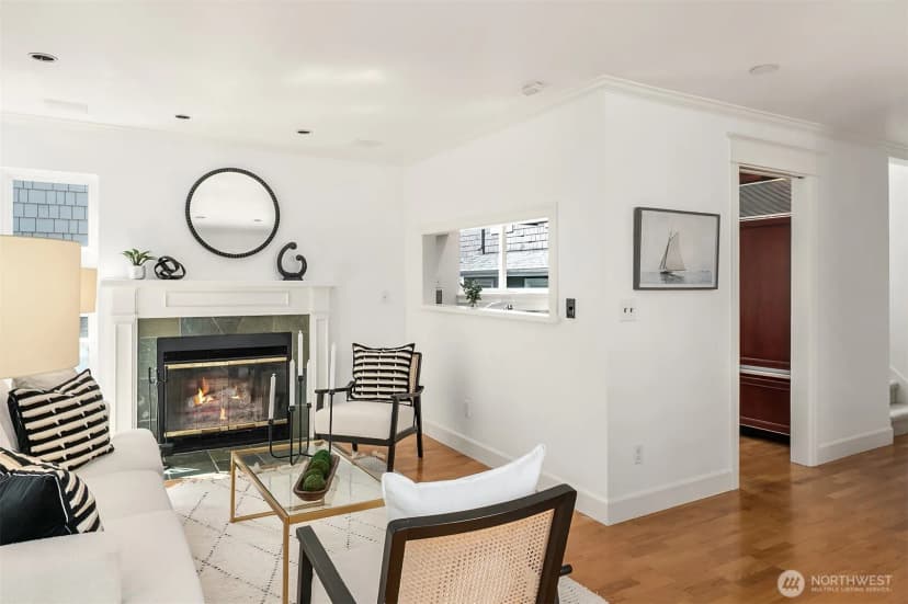 Property photo for 1929 42nd Avenue E #b, Seattle photo 2