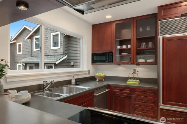 Property photo for 1929 42nd Avenue E #b, Seattle photo 5