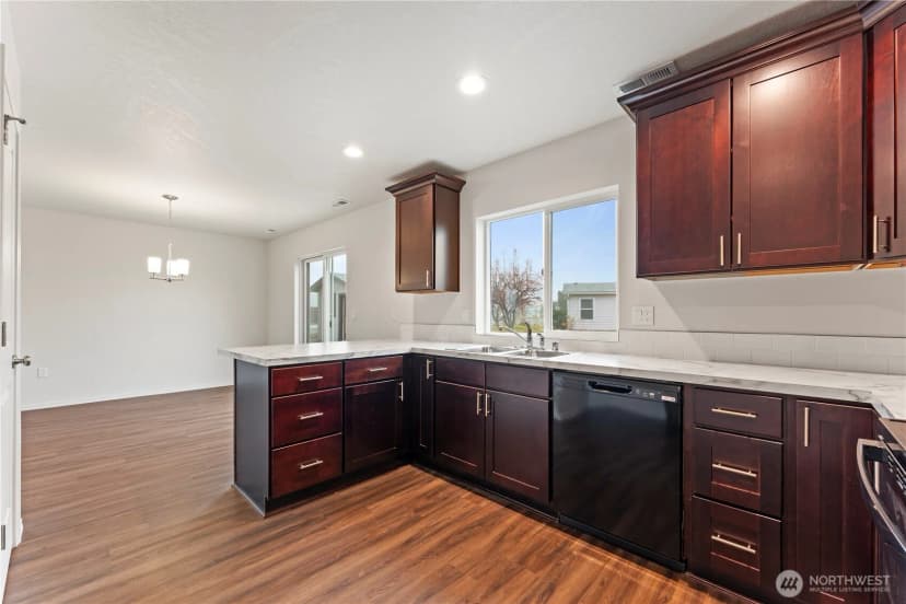 Property photo for 605 Kent Avenue, Royal City photo 12