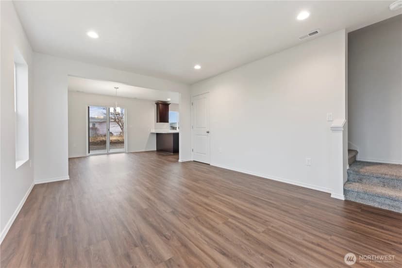 Property photo for 605 Kent Avenue, Royal City photo 7