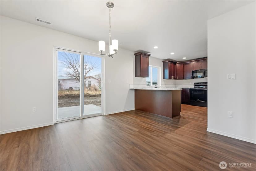 Property photo for 605 Kent Avenue, Royal City photo 9