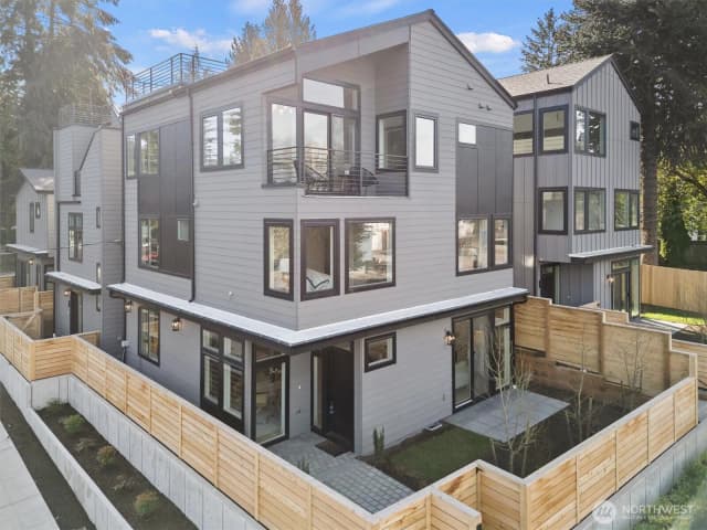 Property photo for 1261 Ne 100th Street, Seattle photo 3