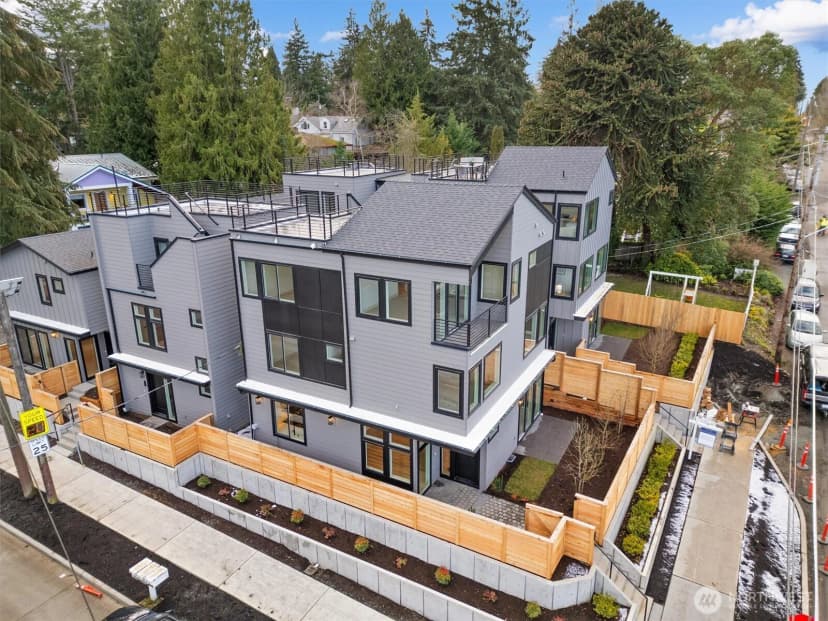 Property photo for 1261 Ne 100th Street, Seattle photo 5