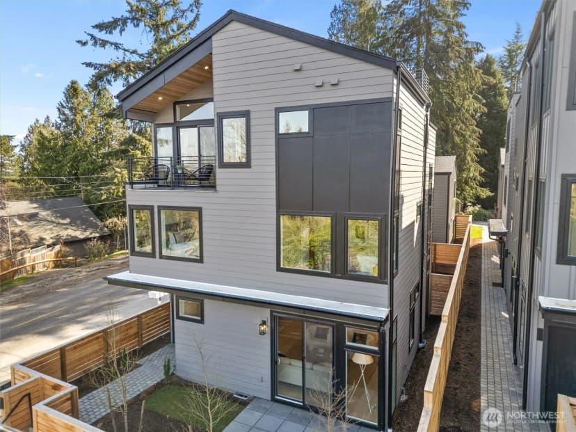 Property photo for 1261 Ne 100th Street, Seattle